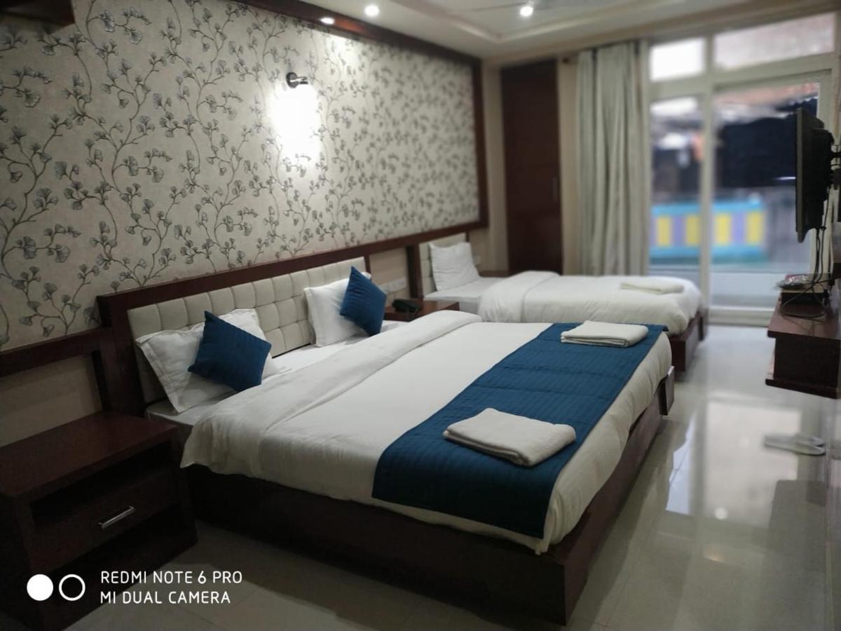 Hotel Sjr Varanasi Ngoại thất bức ảnh