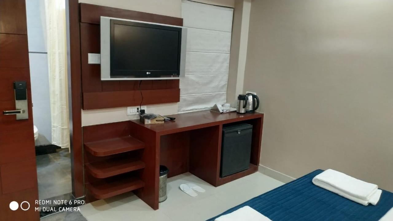 Hotel Sjr Varanasi Ngoại thất bức ảnh