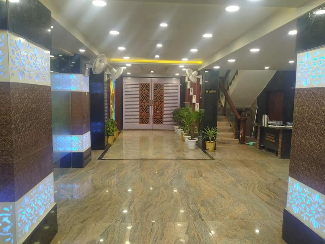 Hotel Sjr Varanasi Ngoại thất bức ảnh
